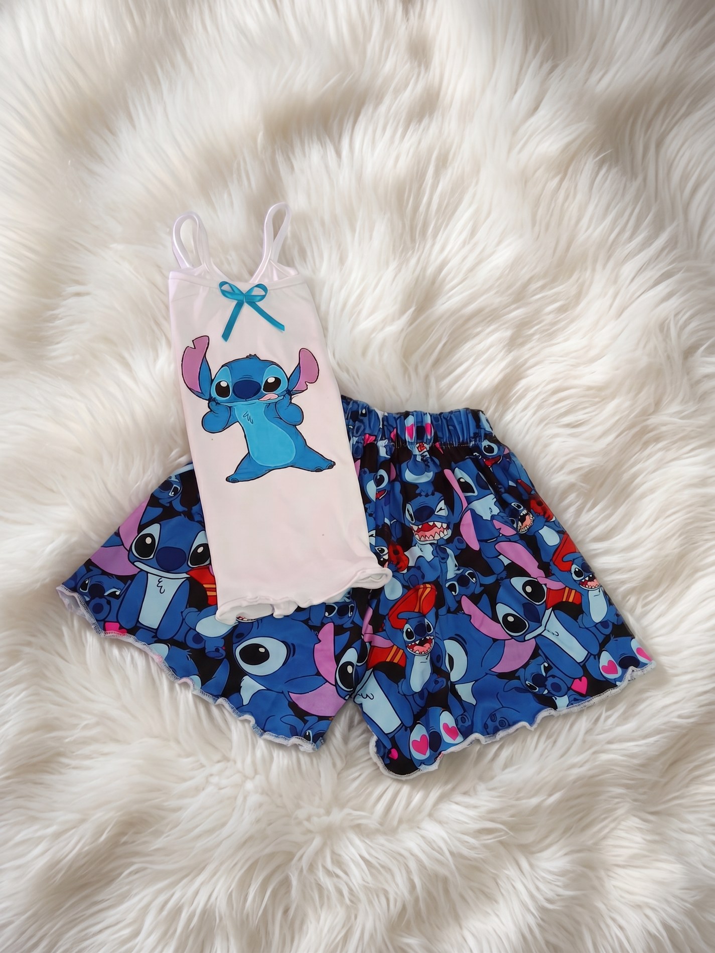 Pijama adulta Puntadas KRO sobre fondo claro